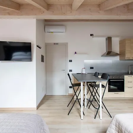 Il Di Piazza Motta Bed & Breakfast Albese Con Cassano