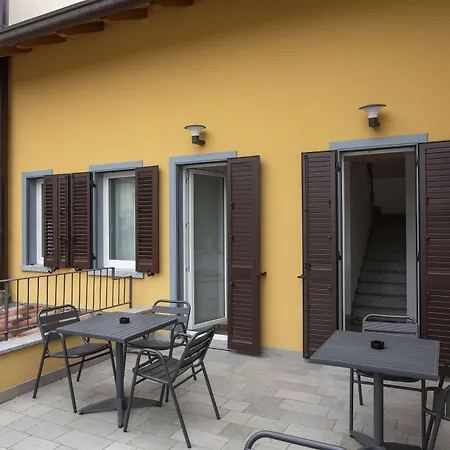 Il Di Piazza Motta Bed and Breakfast Albese Con Cassano