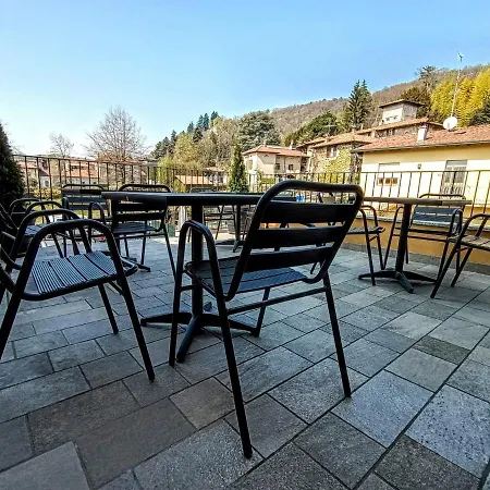 Il Di Piazza Motta * Albese Con Cassano
