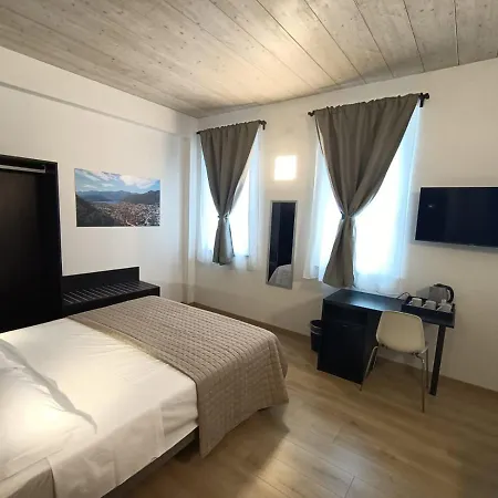 Il Di Piazza Motta Bed & Breakfast Albese Con Cassano